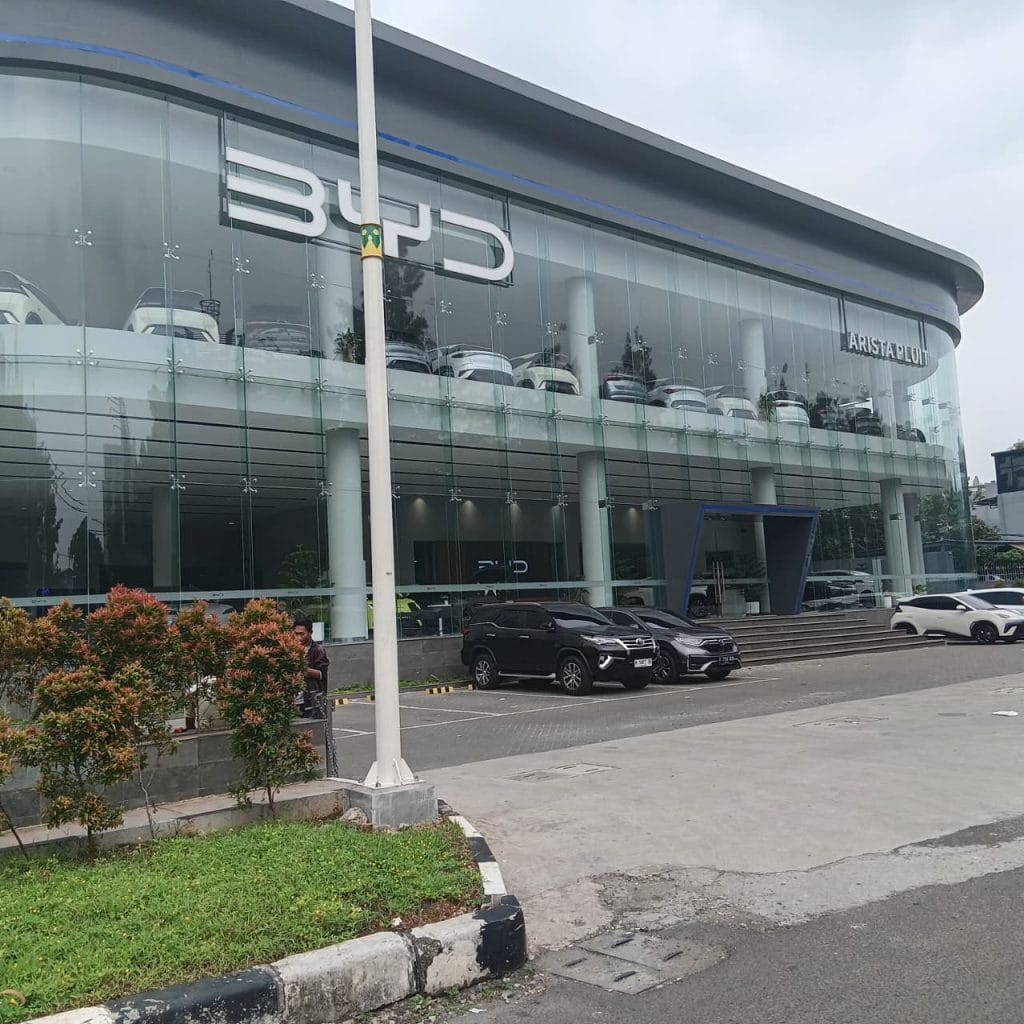 Dealer BYD terdekat